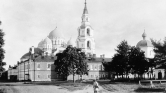 Laatokan Valamon luostari vanhassa valokuvassa