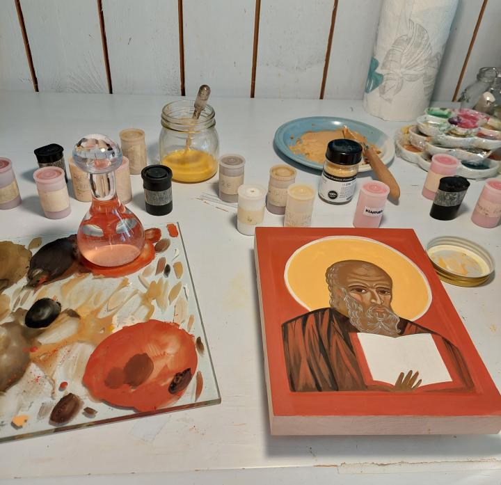 Pyhän ikoni maalattavana pöydällä
