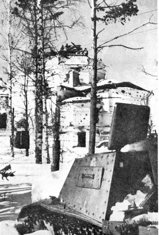 Kyyrölän kirkon rauniot Karjalassa sodan jälkeen