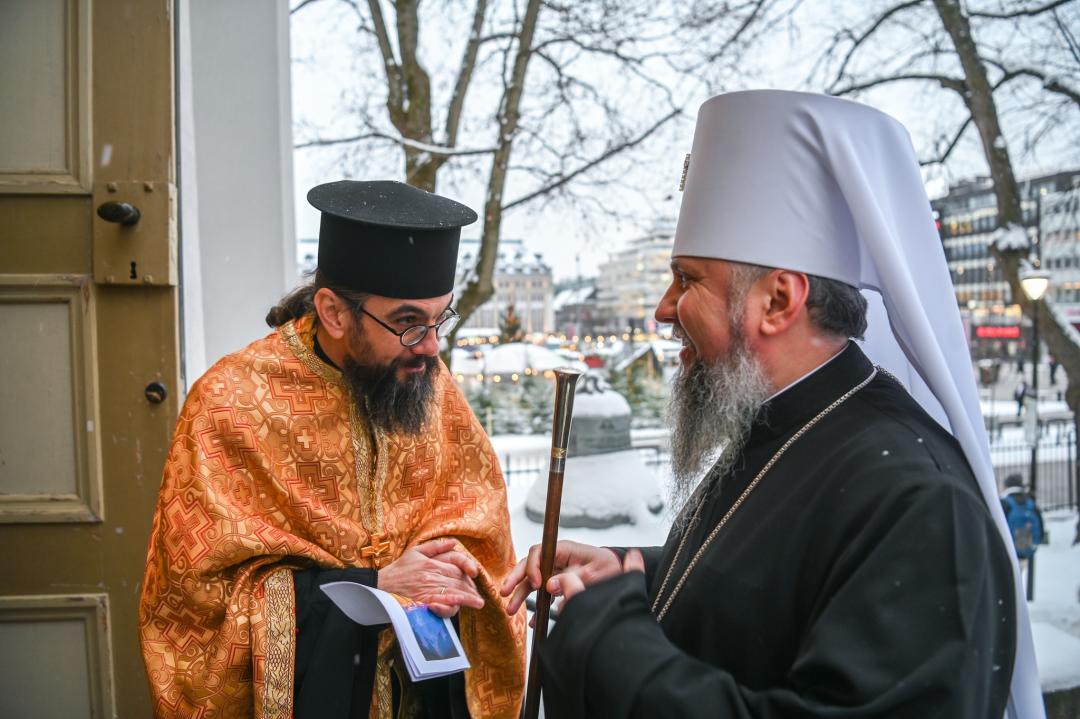 Epifani ja kirkkoherra Ioannis Lampropoulos Turun ortodoksisessa kirkossa 12_2023 