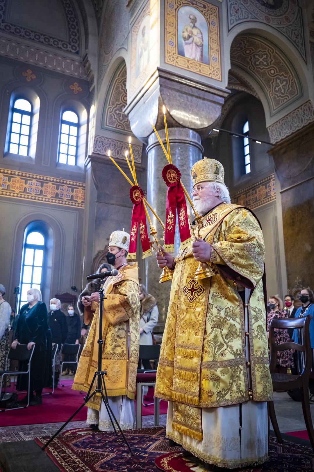 Suomen ortodoksisen kirkon arkkipiispa Leo Uspenskin katedraalissa