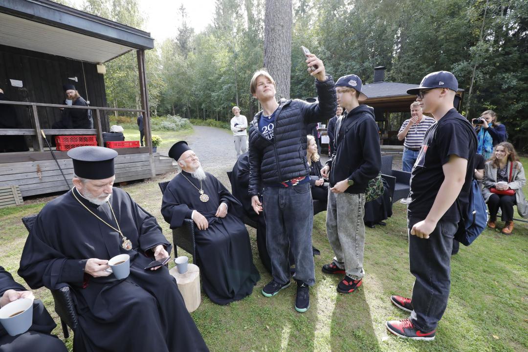 Patriarkka ja nuoret selfie Kaunisniemi 9_2023