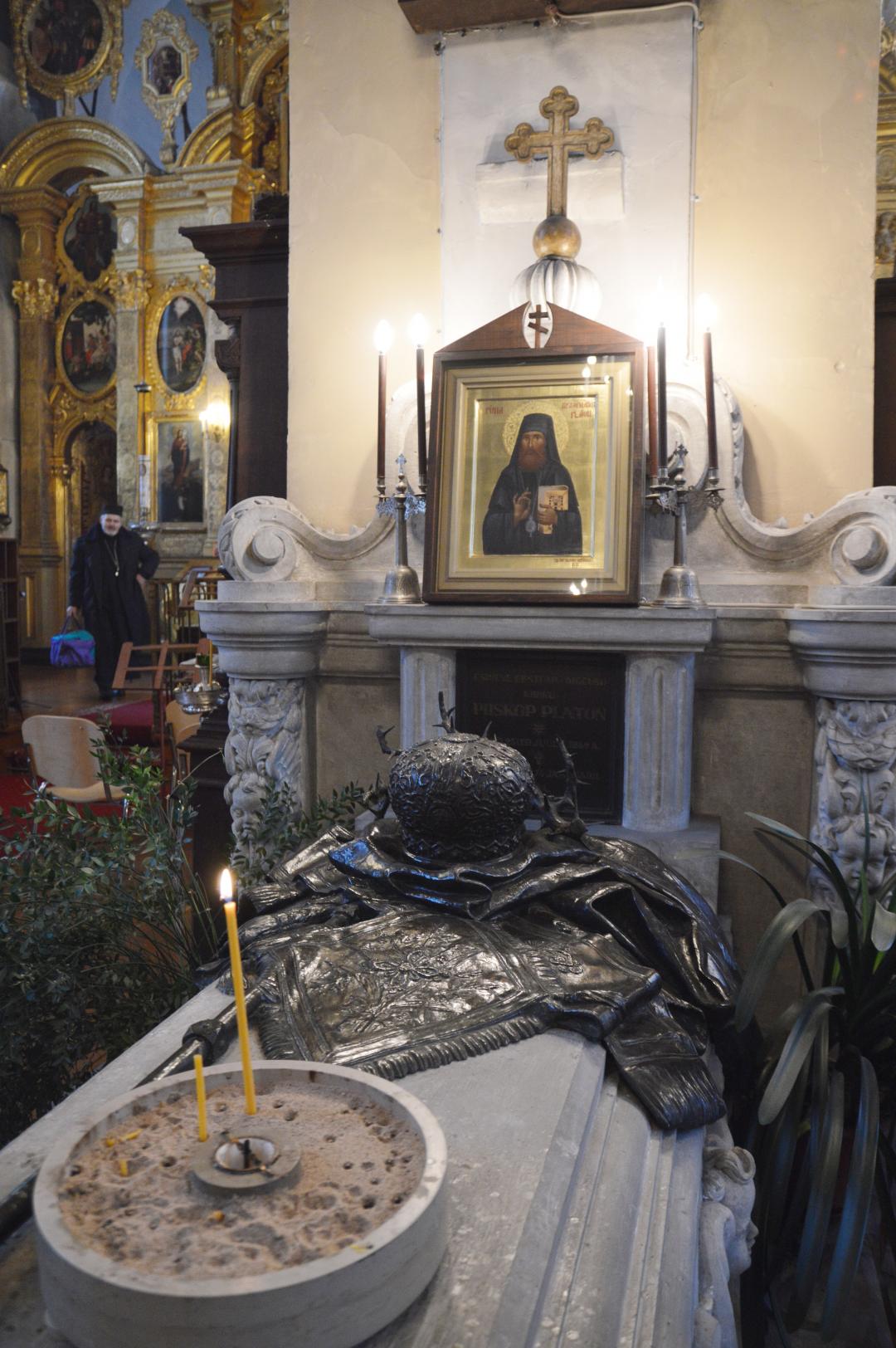 Pyhän Platon Tallinnalainen hauta Kristuksen kirkastumisen kirkossa Tallinnassa