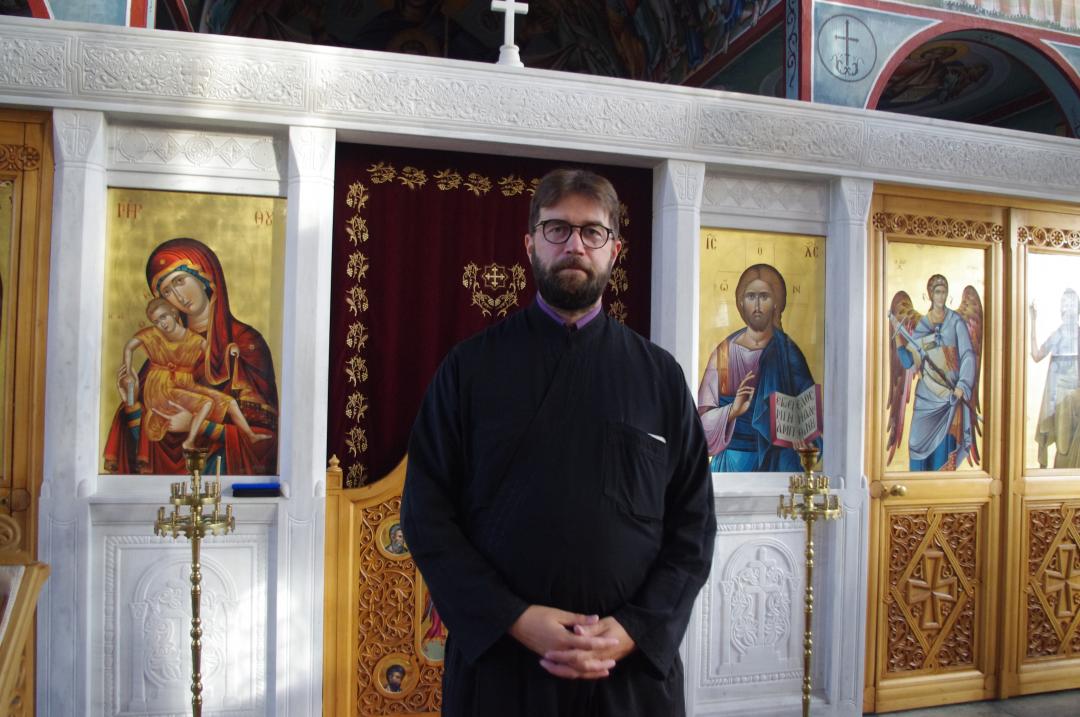 Isä Mikko Sidoroff ortodoksisen seminaarin kirkossa