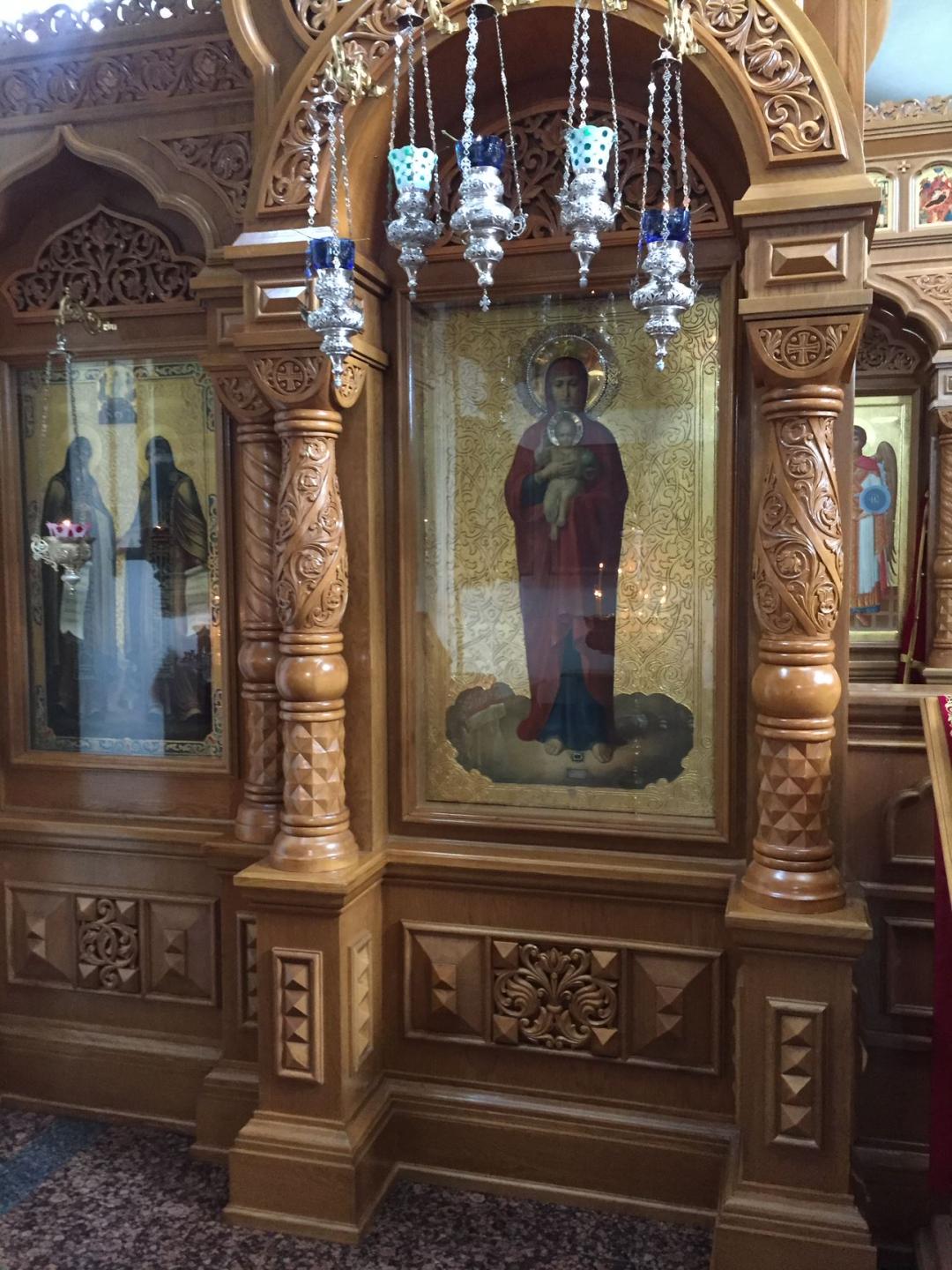 Valamolaisen Jumalanäidin ihmeitätekevä ikoni Valamon luostarin pääkirkossa