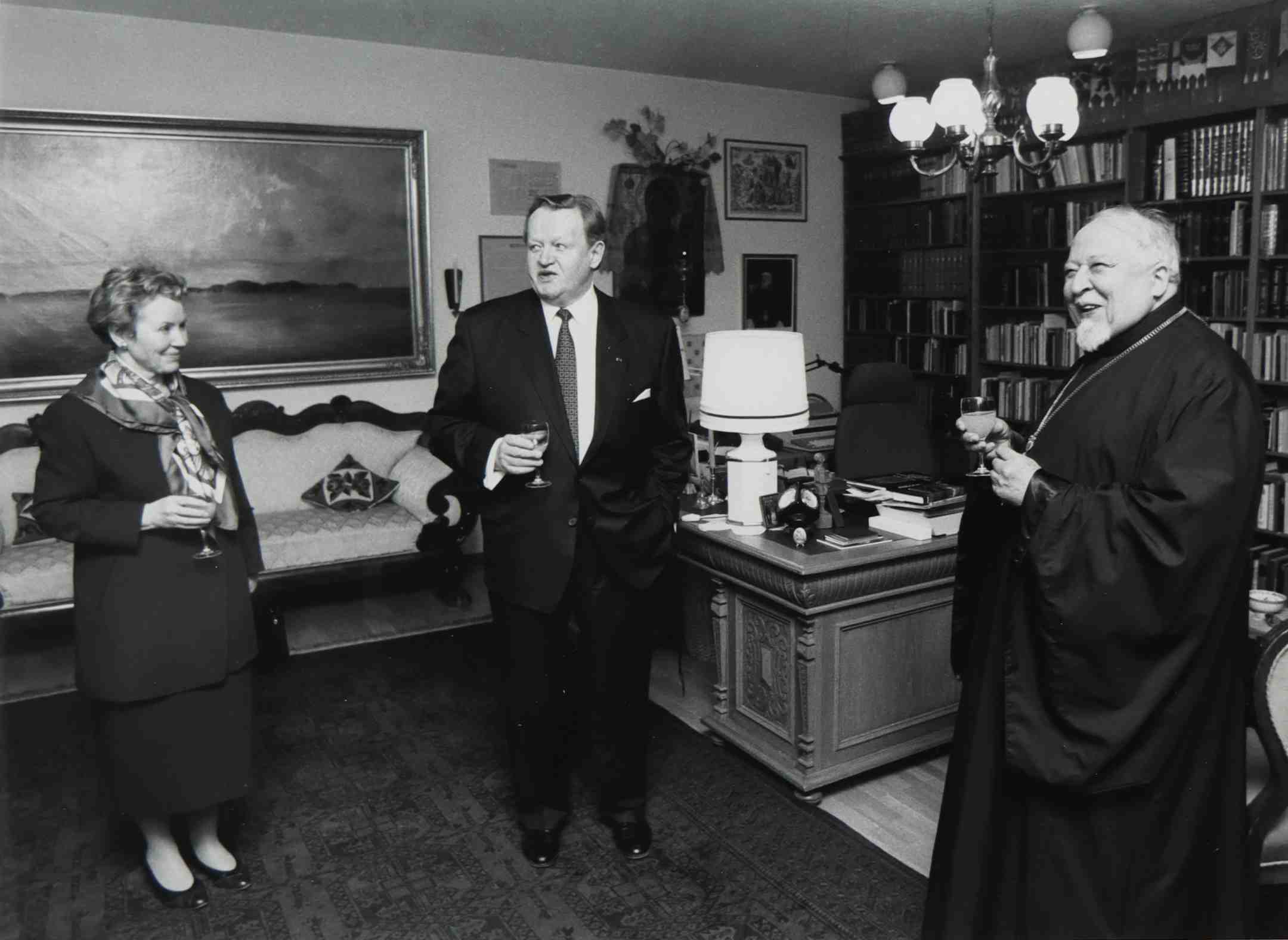 Presidentti Martti Ahtisaari ja rouva Eeva Ahtisaari tapaamassa arkkipiispa Johannesta
