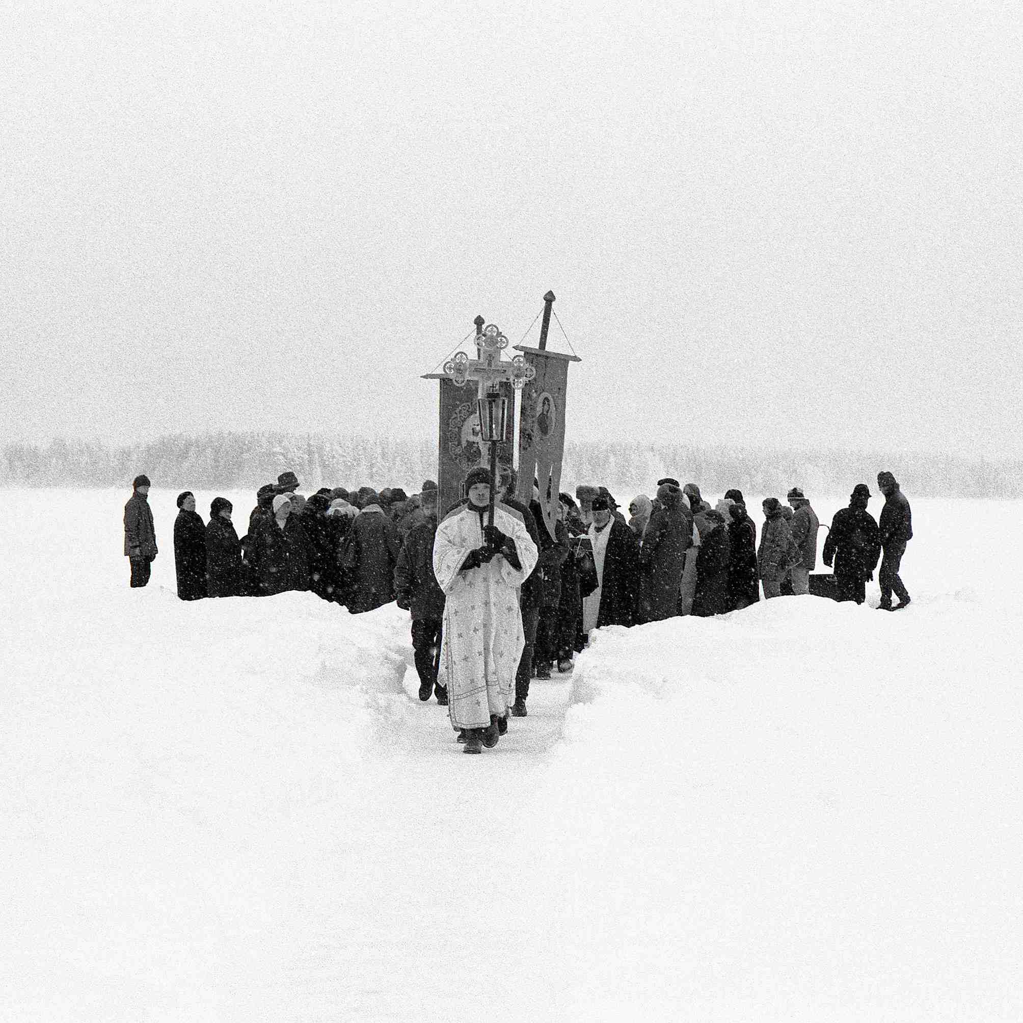 Teofanian ortodoksinen ristisaatto kulkee talvella