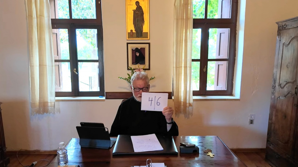 Isä Rauno Pietarinen opettaa YouTubessa kuvakaappaus