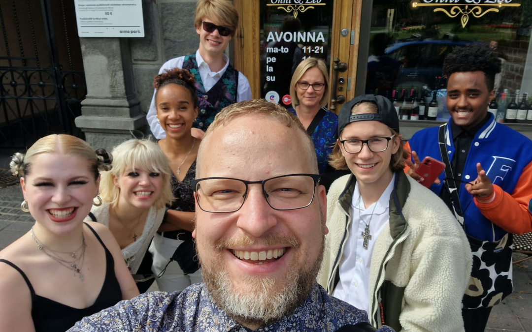 Ortodoksinuoria ja kanttori Markus Hänninen Tampereelta