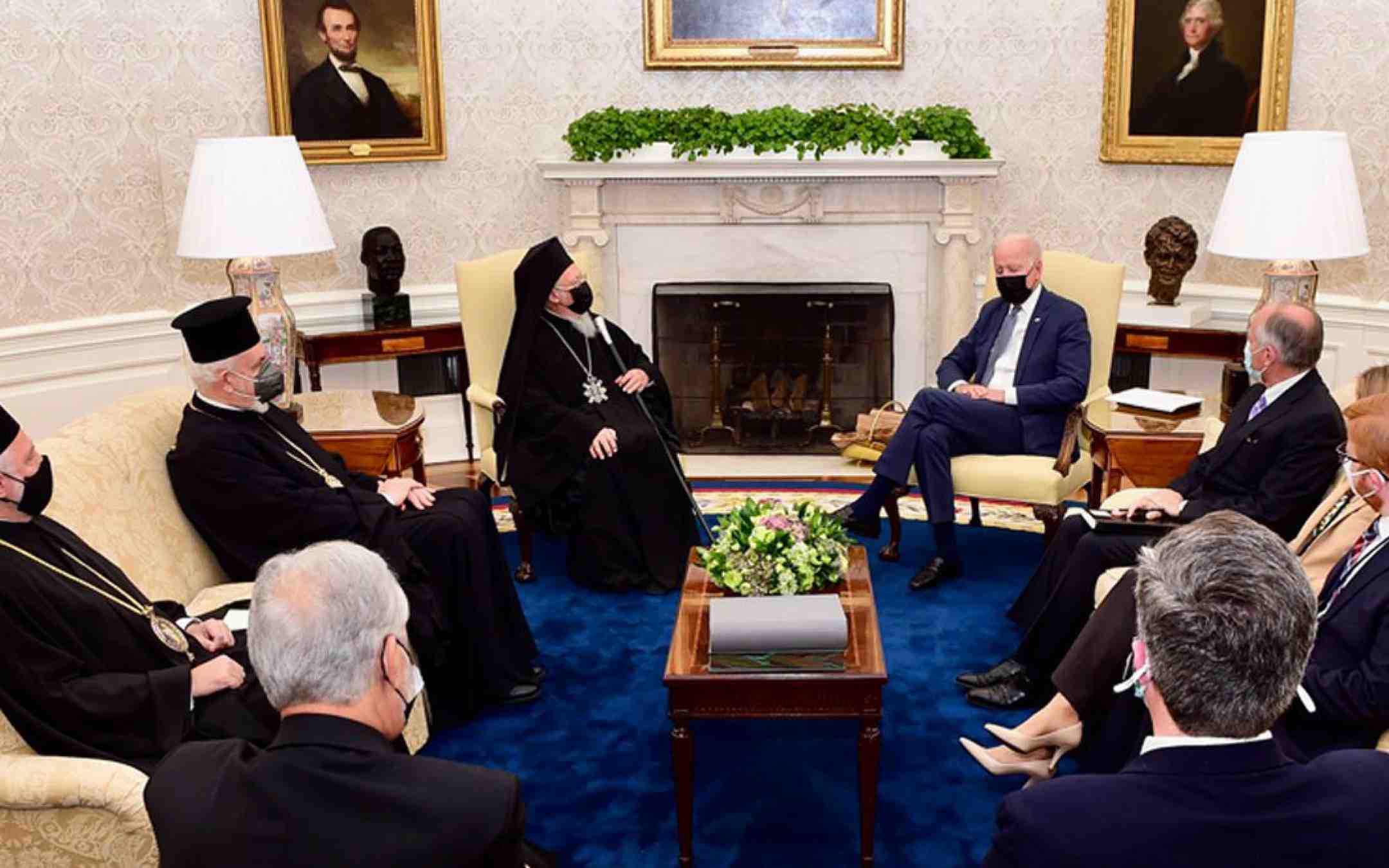 Patriarkka Bartolomeos tapaamassa presidentti Joe Bidenia patriarkan vierailun aikana Yhdysvalloissa 2021