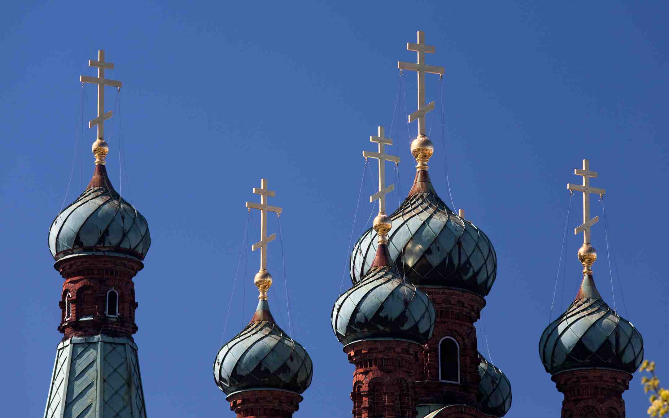 Tampereen ortodoksisen kirkon kupolit ja ristit