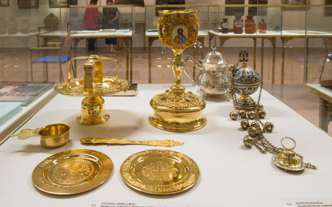 Valamo Ehtoollisastiat esillä Riisassa