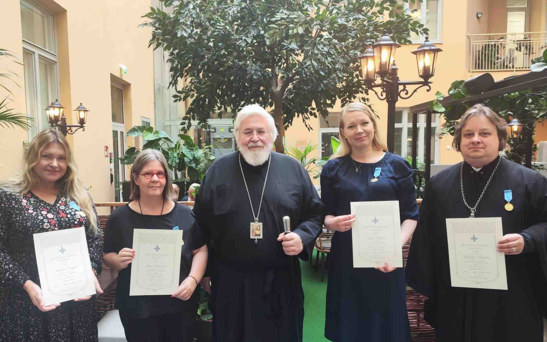Suomen ortodoksisen kirkon viestintätiimin palkitseminen ja arkkipiispa Leo