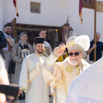 Arkkipiispa Elia vihmoo Profeetta Elian kirkon edustalla