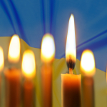 Ukrainan lippu ja palavat tuohukset