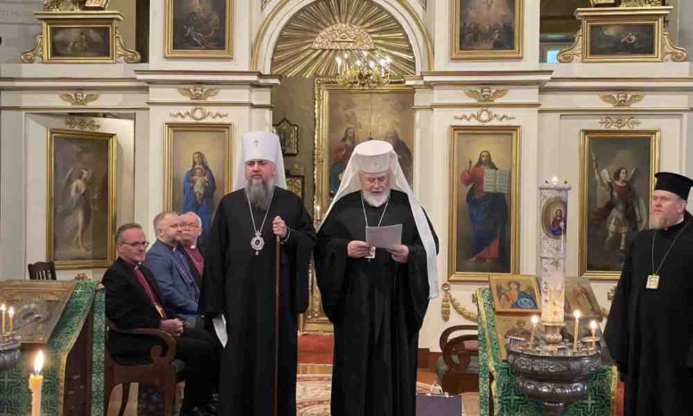 Metropoliitta Epifani ja arkkipiispa Leo Turun ortodoksisessa kirkossa joulukuussa 2023 