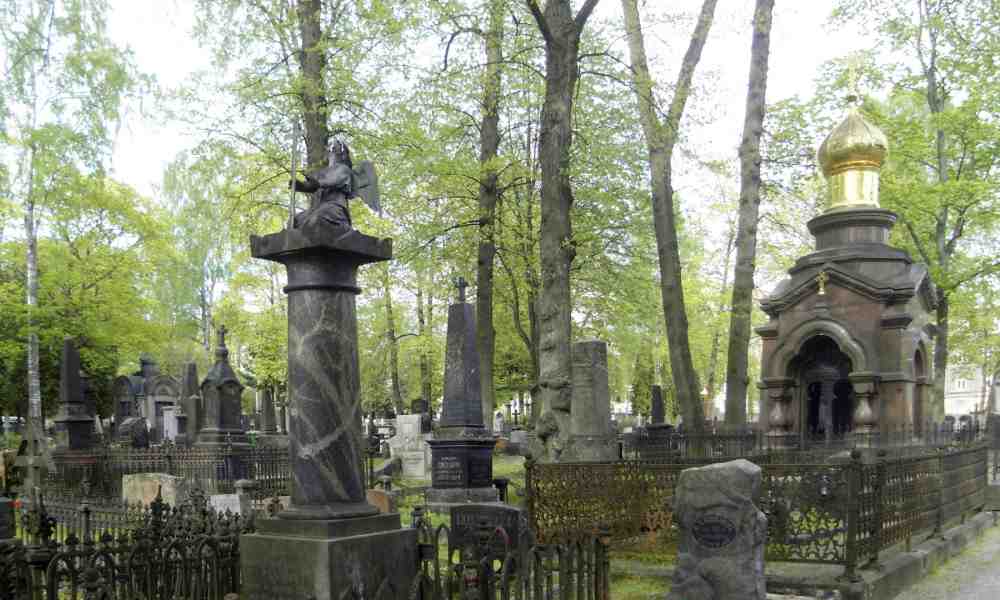 Helsingin_Ortodoksisinen hautausmaa kesällä
