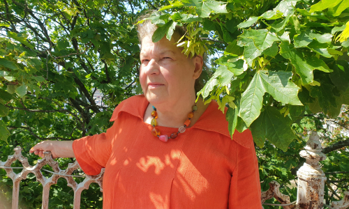 Meeri-Maria Viita puun siimeksessä