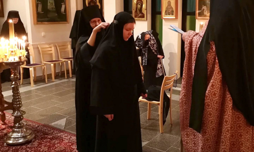 Sisar Julian nunnaksi vihkiminen