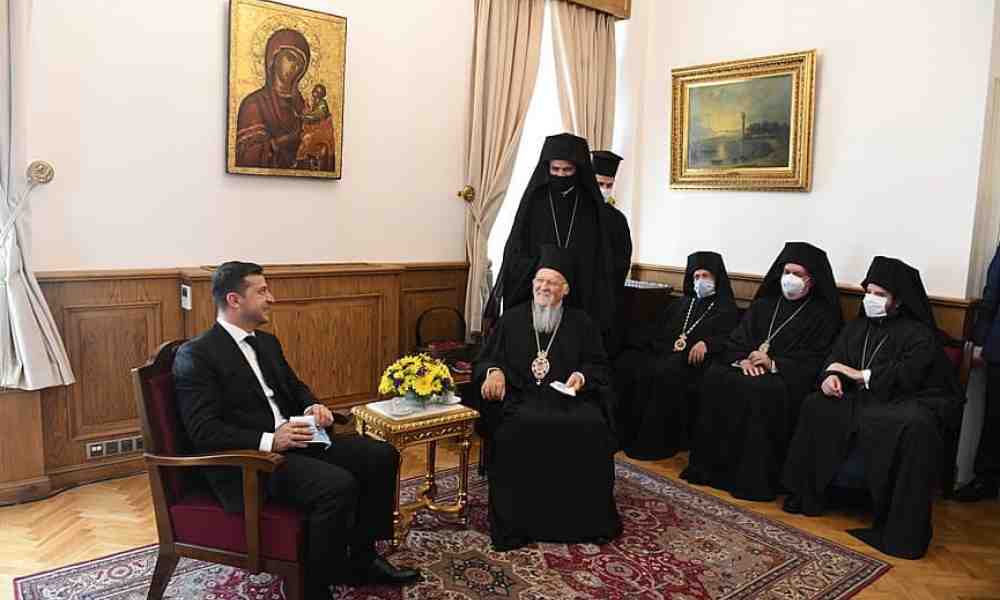 Ukrainan presidentti Volodymyr Zelenskyi tapaamassa Patriarkka Bartolomeosta