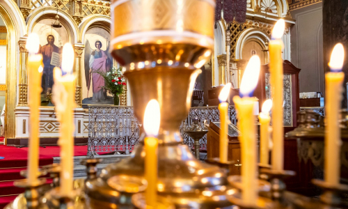 Uspenskin katedraalissa palavia tuohuksia