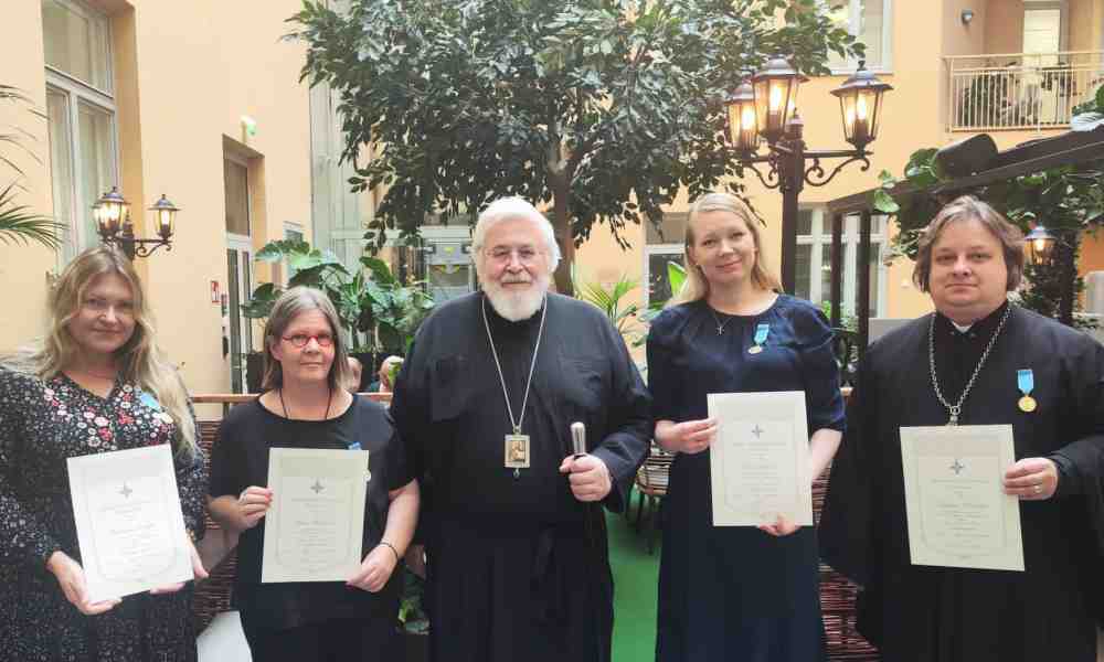Suomen ortodoksisen kirkon viestintätiimin palkitseminen ja arkkipiispa Leo