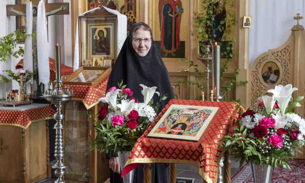 Nunna Ksenia Lintulan luostarin kirkossa