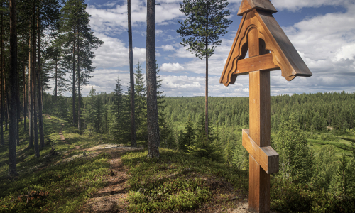 ortodoksinen risti erämäässä Suomen itärajalla
