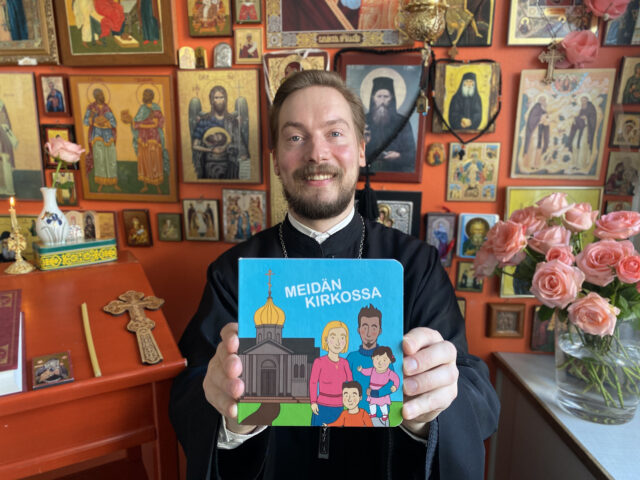 Ortodoksipappi_isä_Sergei_Petsalo_ja_lasten_Kuvakirja