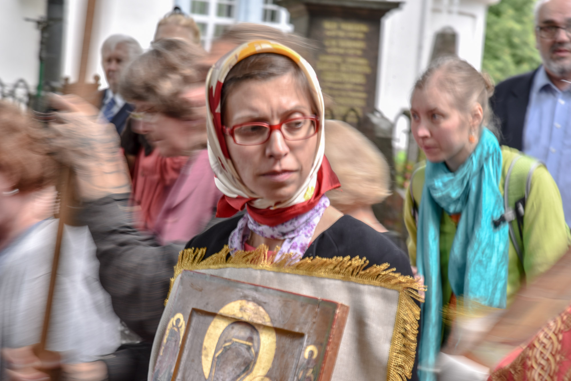 Ortodoksinainen_kantaa_pyhää_ikonia_ristisaatossa