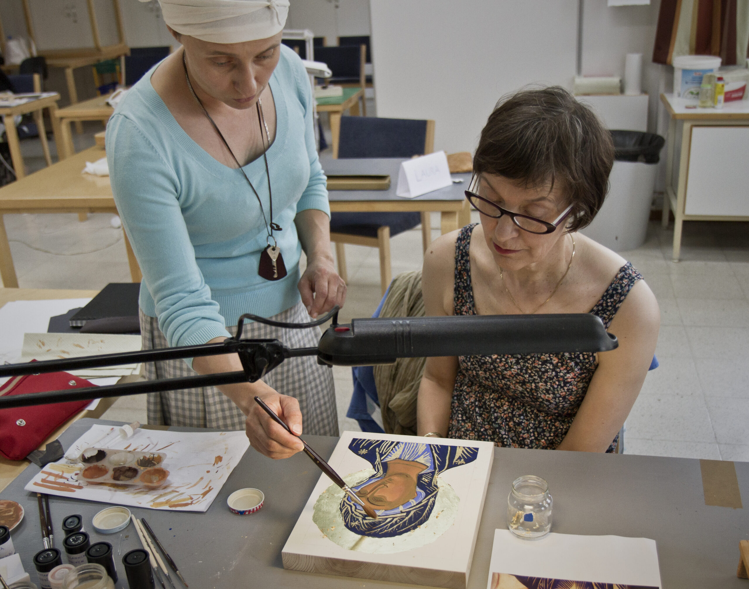 Jumalanäidin ikonin maalausta