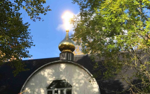 Pokrova kirkko syksyinen kuva