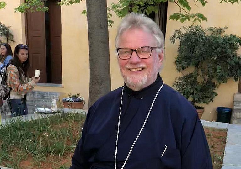 Isä Rauno Pietarinen 40 vuotta pappina: Ylösnoussut Kristus on keskiössä, mutta Kirkon moottorin pitää käydä ja vaihteenkin olla silmässä