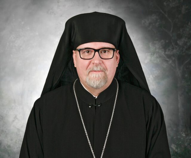 Oulun metropoliitta Elia virallisessa kuvassa piispan asussa kuvattuna