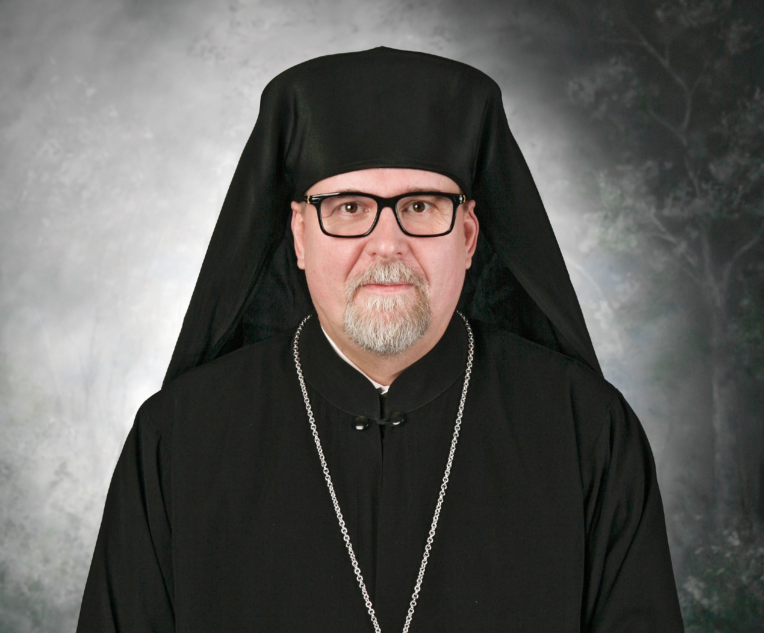 Oulun metropoliitta Elia virallisessa kuvassa piispan asussa kuvattuna