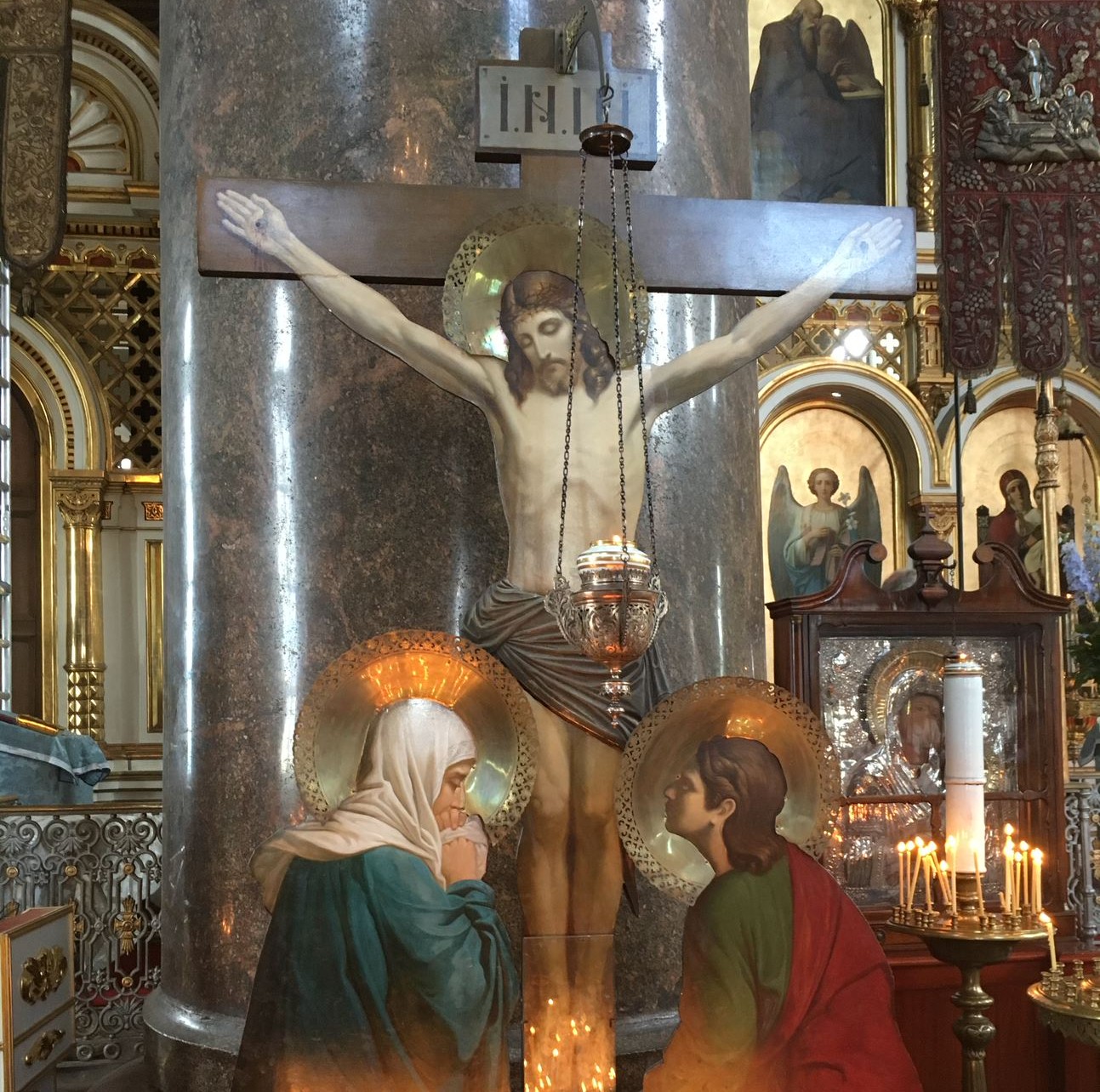 Kristus ja Golgatan risti Uspenskin katedraalissa