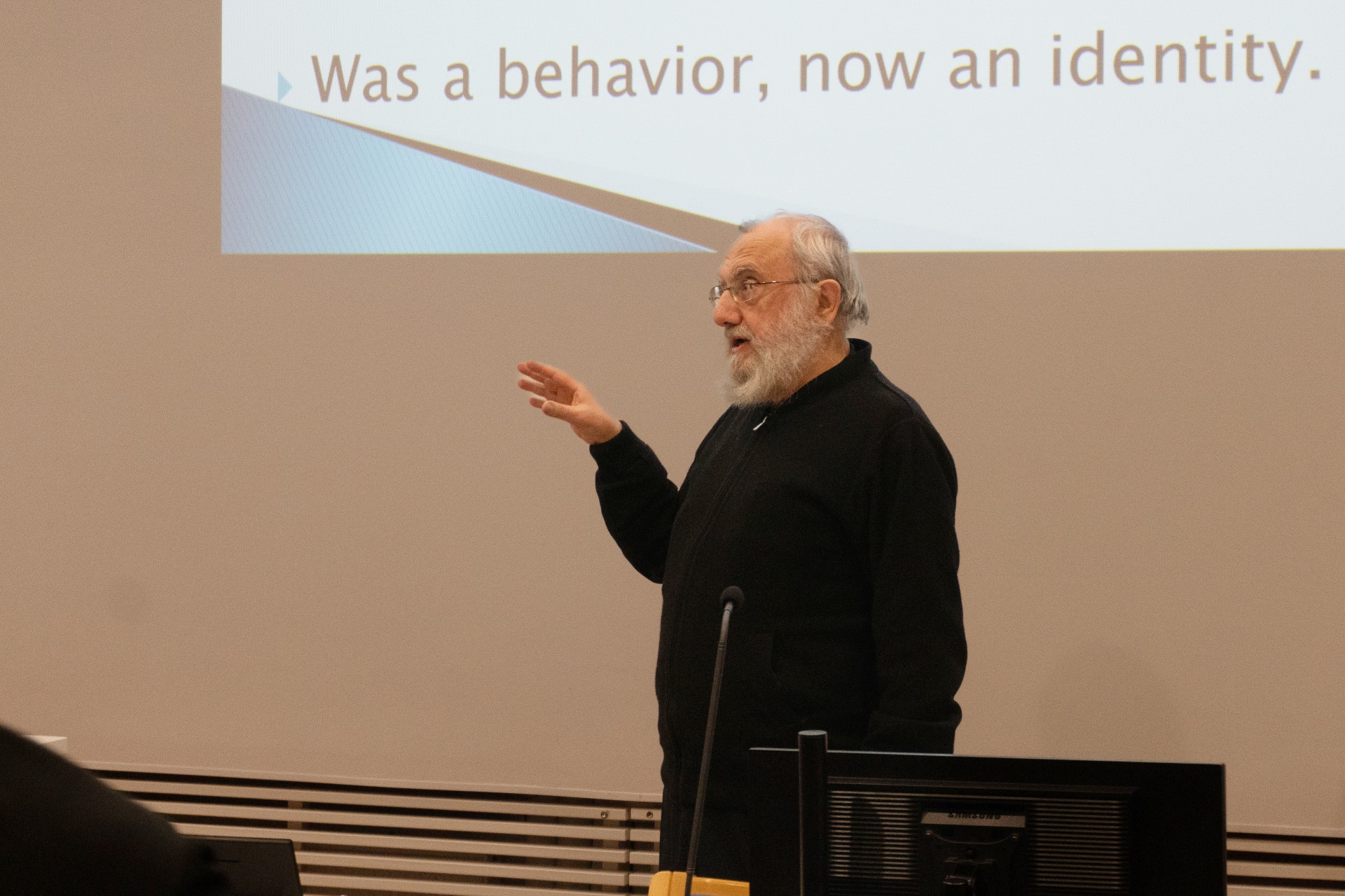 Pappi ja psykiatri Vasileios Thermos: ”Teologian lisäksi kirkko tarvitsee psykologiaa”