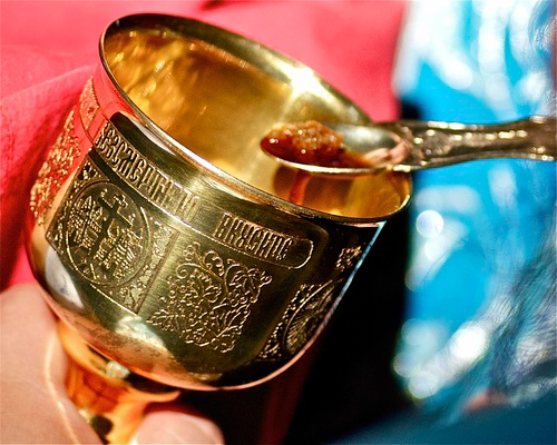 Ehtoollislusikan käyttö ortodoksisessa kirkossa syntyi käytännön tarpeesta