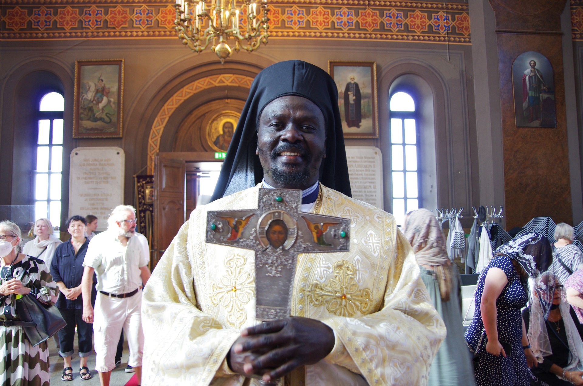 Nyerin ja Mount Kenyan piispa Neofitos Uspenskin katerdaalin praasniekassa 2022