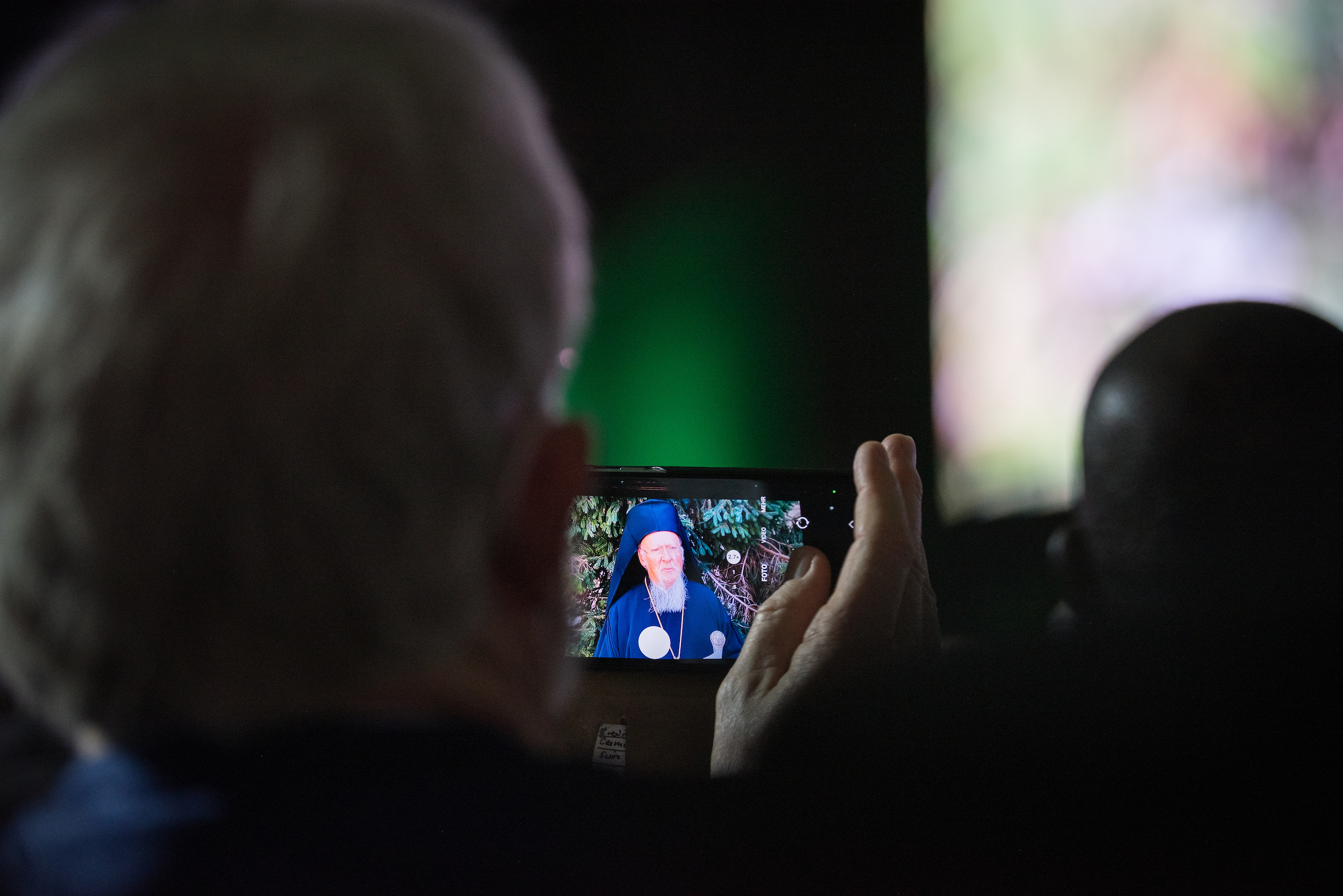 Konstantinopolin ekumeeninen patriarkka Bartolomeos puhuu etänä Karlsruhessa 2022 Kirkkojen maailmanneuvoston kokouksessa