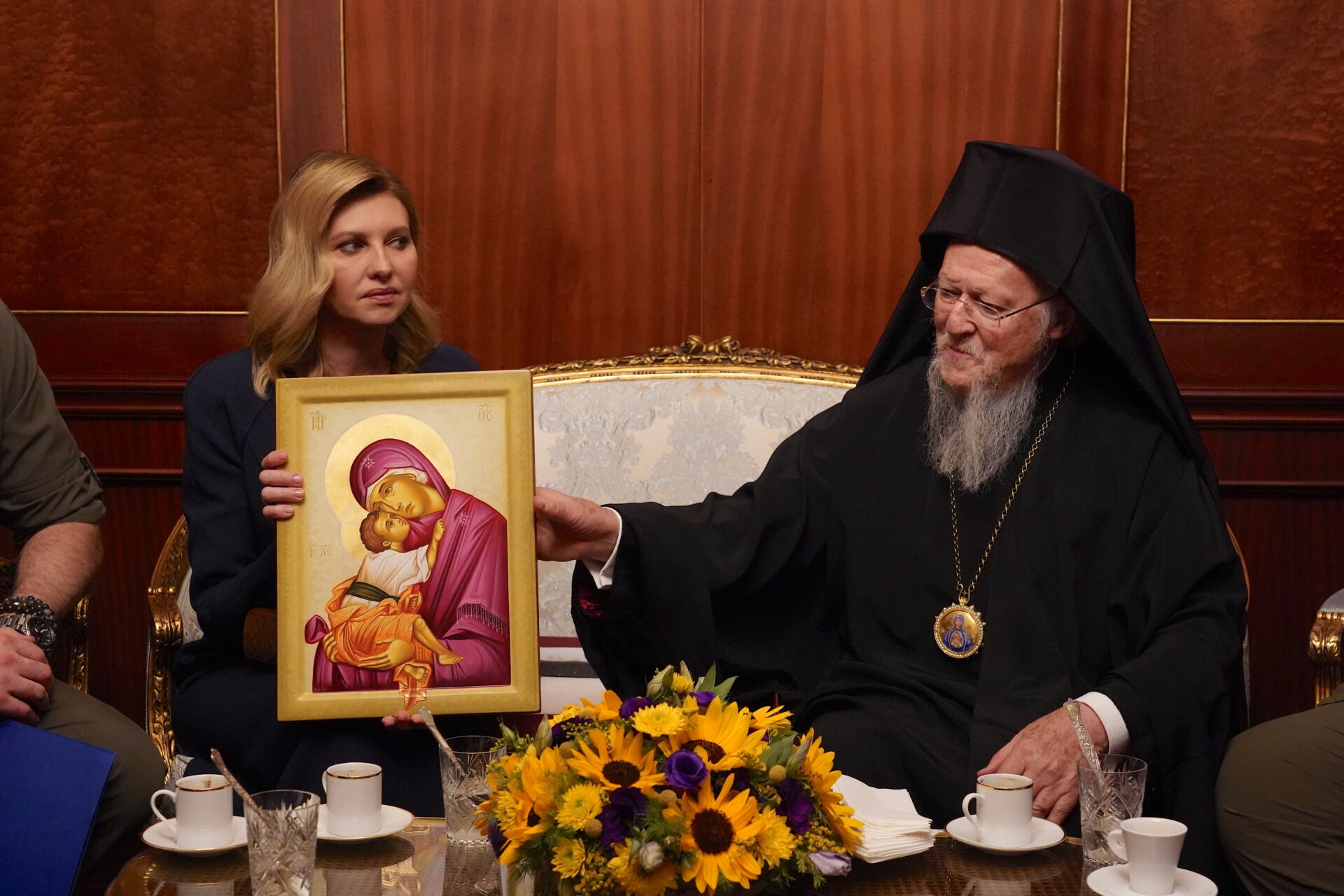 Ukrainan ensimmäinen nainen Olena Zelenska vieraili patriarkka Bartolomeoksen luona