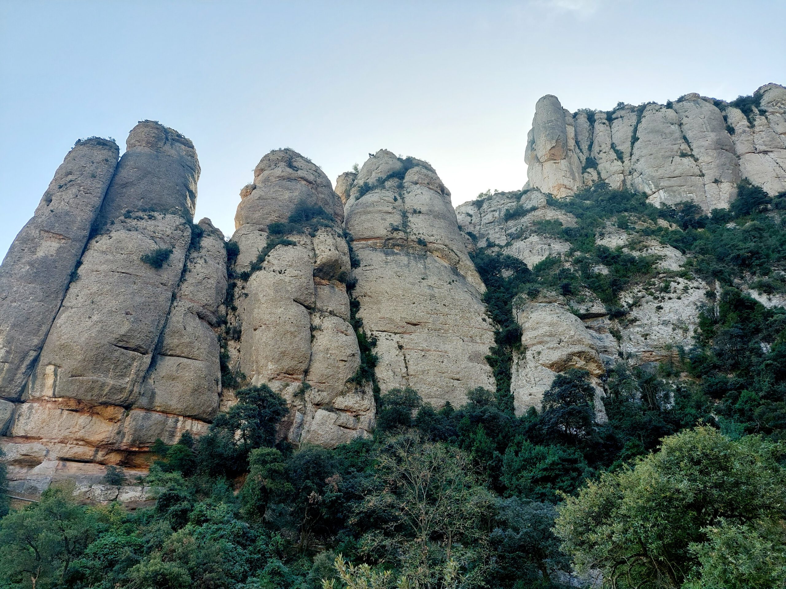 Ortodoksi kurkisti katolisuuteen pyhiinvaelluksellaan: ”Mustan Neitsyen” kauneutta ja pyhyyden kosketuksia