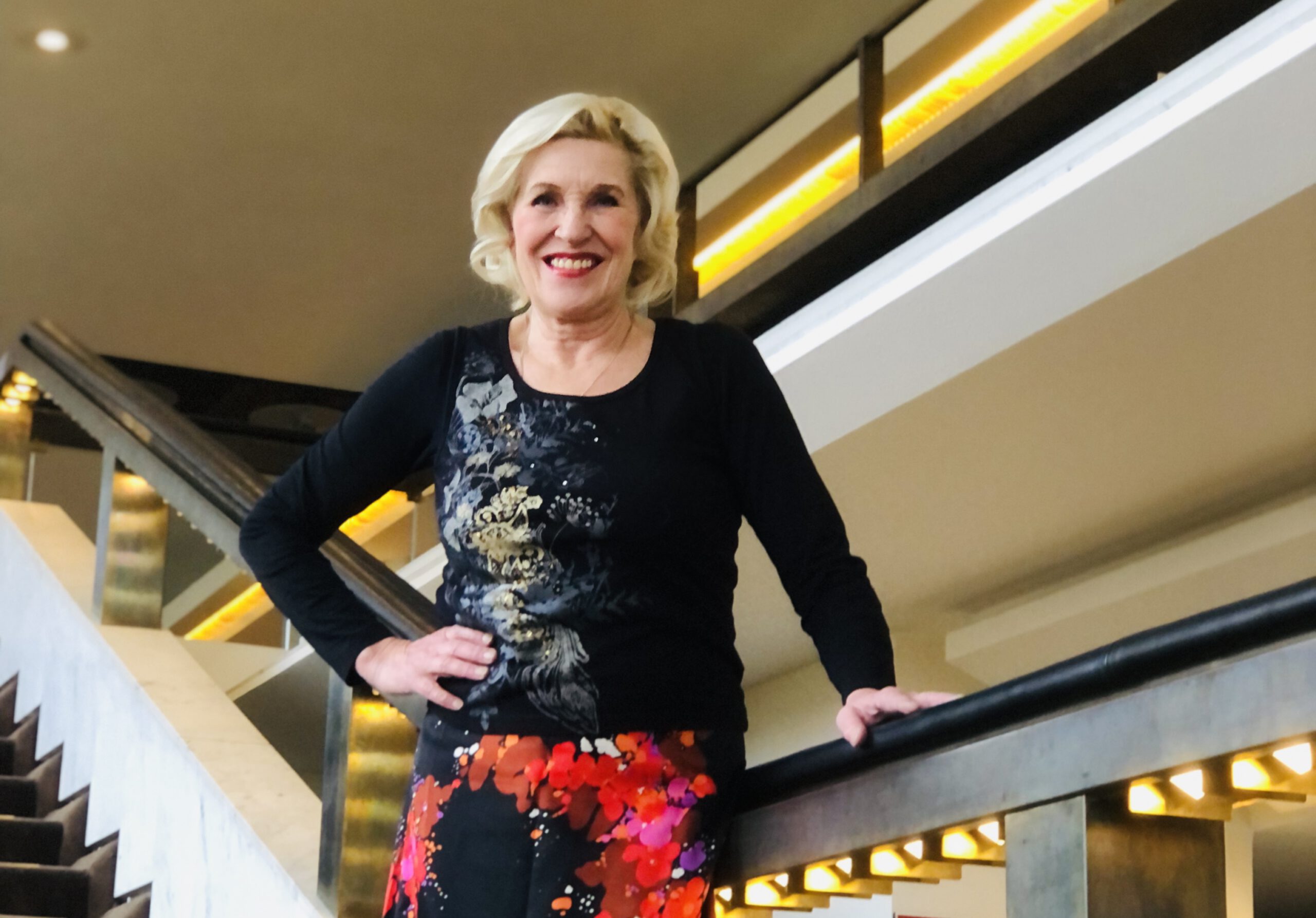 Näyttelijä Eija Vilpas kannattaa ekumeniaa: On etsittävä yhteisiä hyviä asioita eikä erottavia