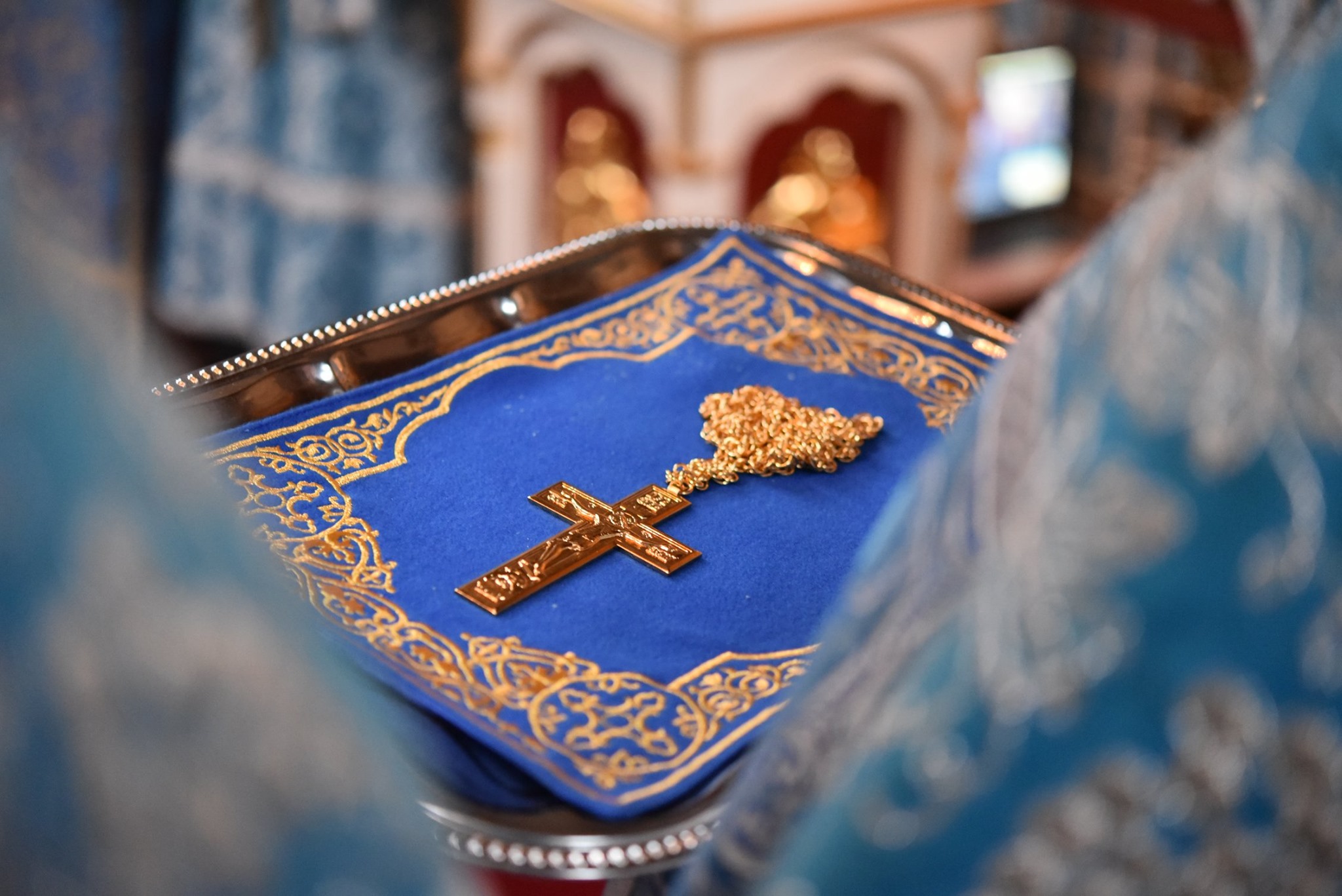 Arkkipiispa Leo palkitsi Helsingin ortodoksisen seurakunnan ansioituneita pappeja