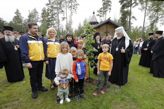 Patriarkka  Bartolomeos, arkkipiispa Leo ja  Ukrainan suurlähettiläs Kaunisniemi 9-23