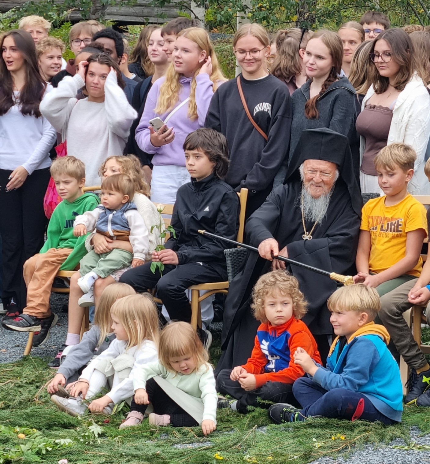 Patriarkka Bartolomeoksen vierailun kuvasatoa lukijoilta: Aleksi sai jännittävän siunauksen ja kanttori patriarkaaliset ”antiikkirillit”