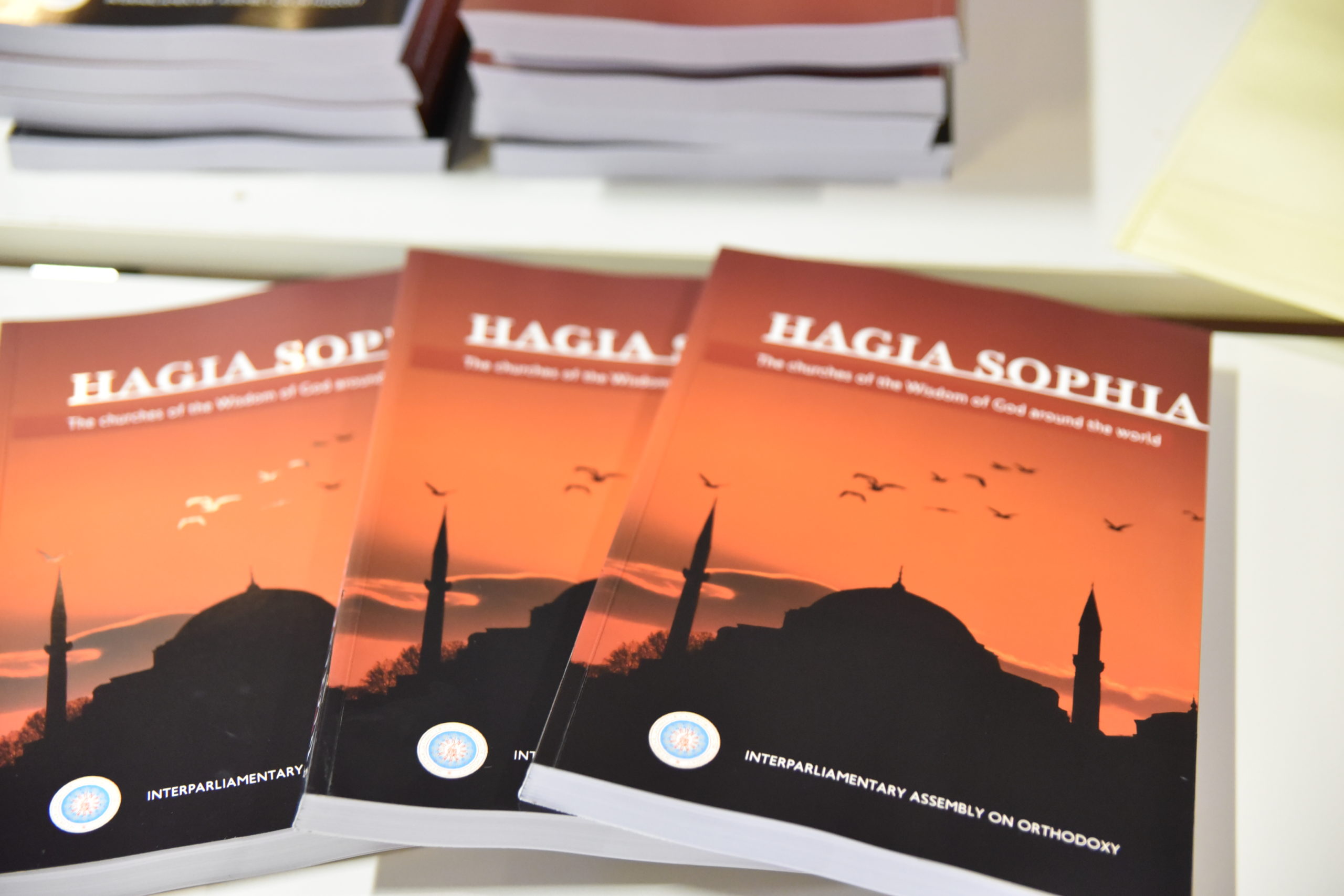 Kiehtova uutuusteos esittelee Hagia Sofian kirkkoja ympäri maailmaa