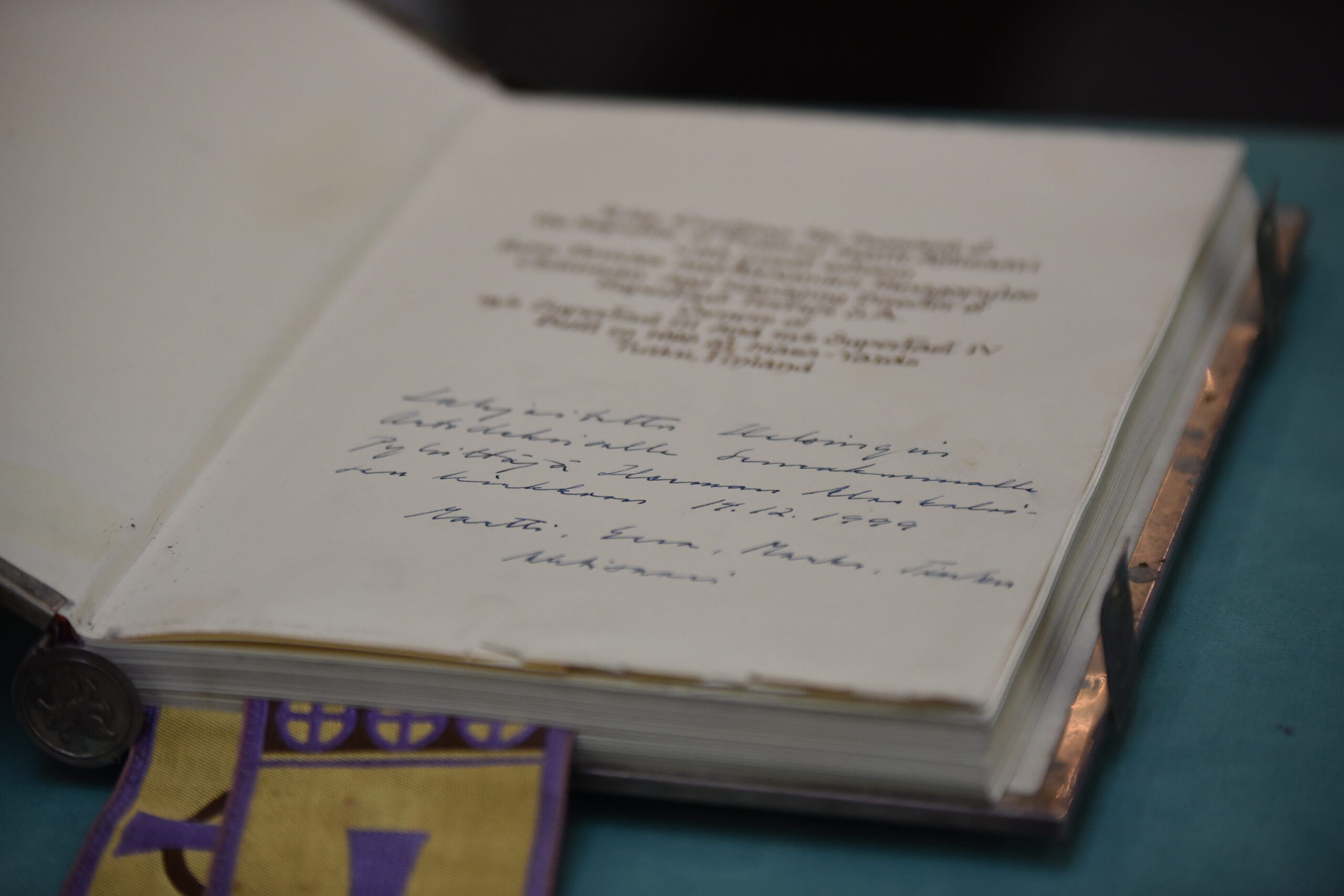 Presidentti Martti Ahtisaaren lahjoittama evankeliumikirja on yhä käytössä Tapiolan ortodoksisessa kirkossa