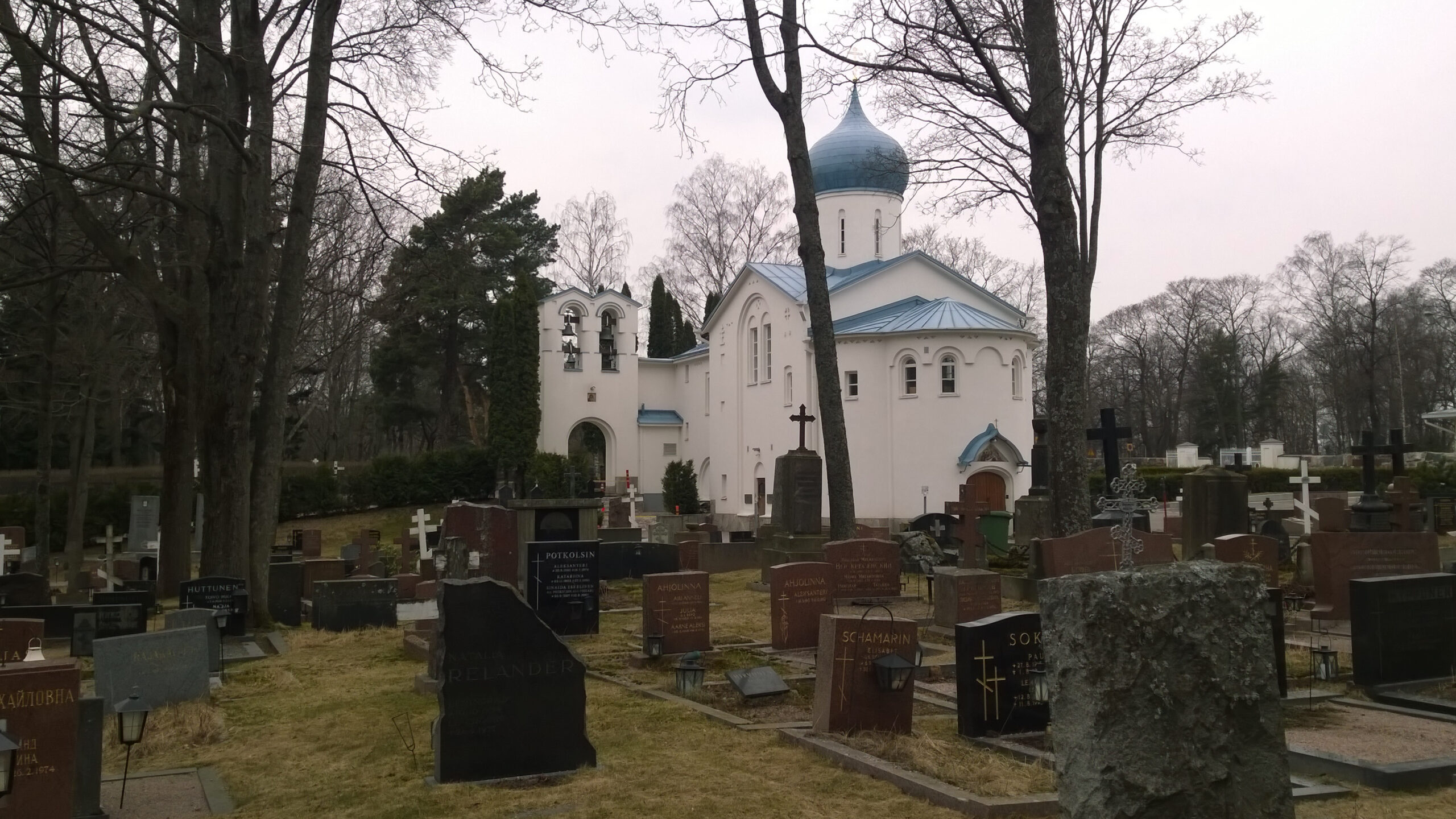 Hautausperinteet elävät ajassa – vainajan kunnioittaminen on tärkeintä