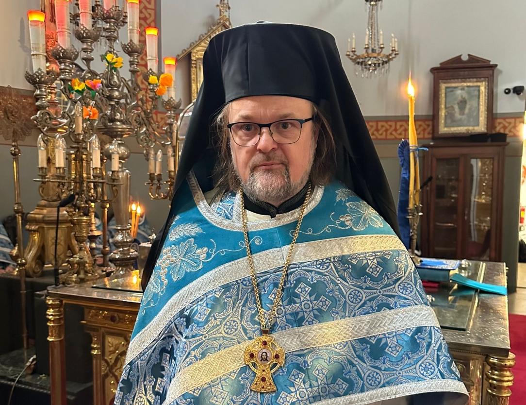 Pappismunkki Serafim vihitty arkkimandriitaksi – näin hän puhui liturgiassa